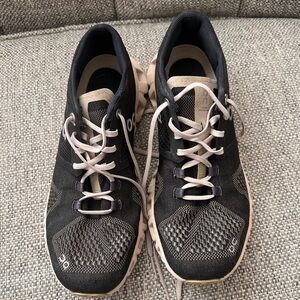On Running women’s Black and Tan Shoes